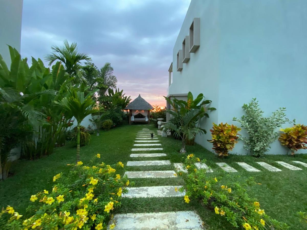 Villa Kintana Naka Hell-Ville Bagian luar foto